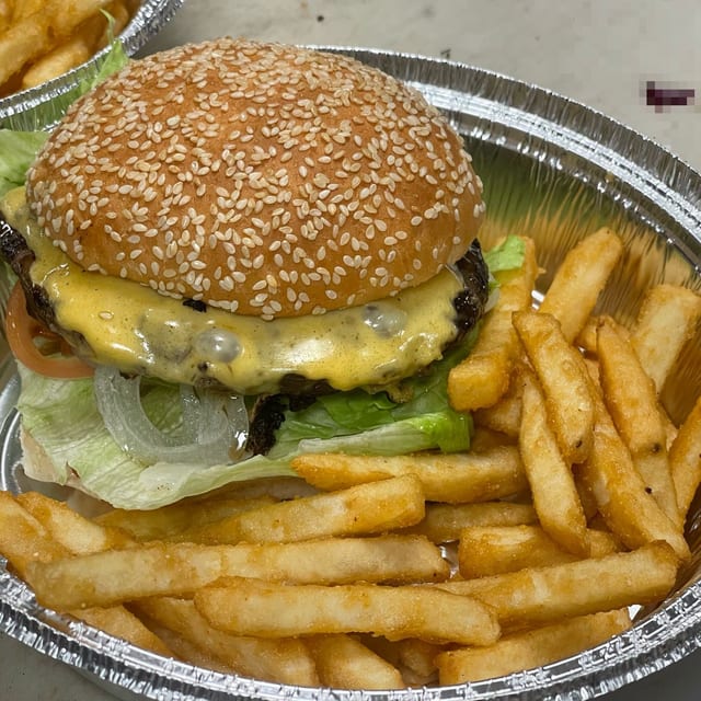 Cheeseburger Deluxe.